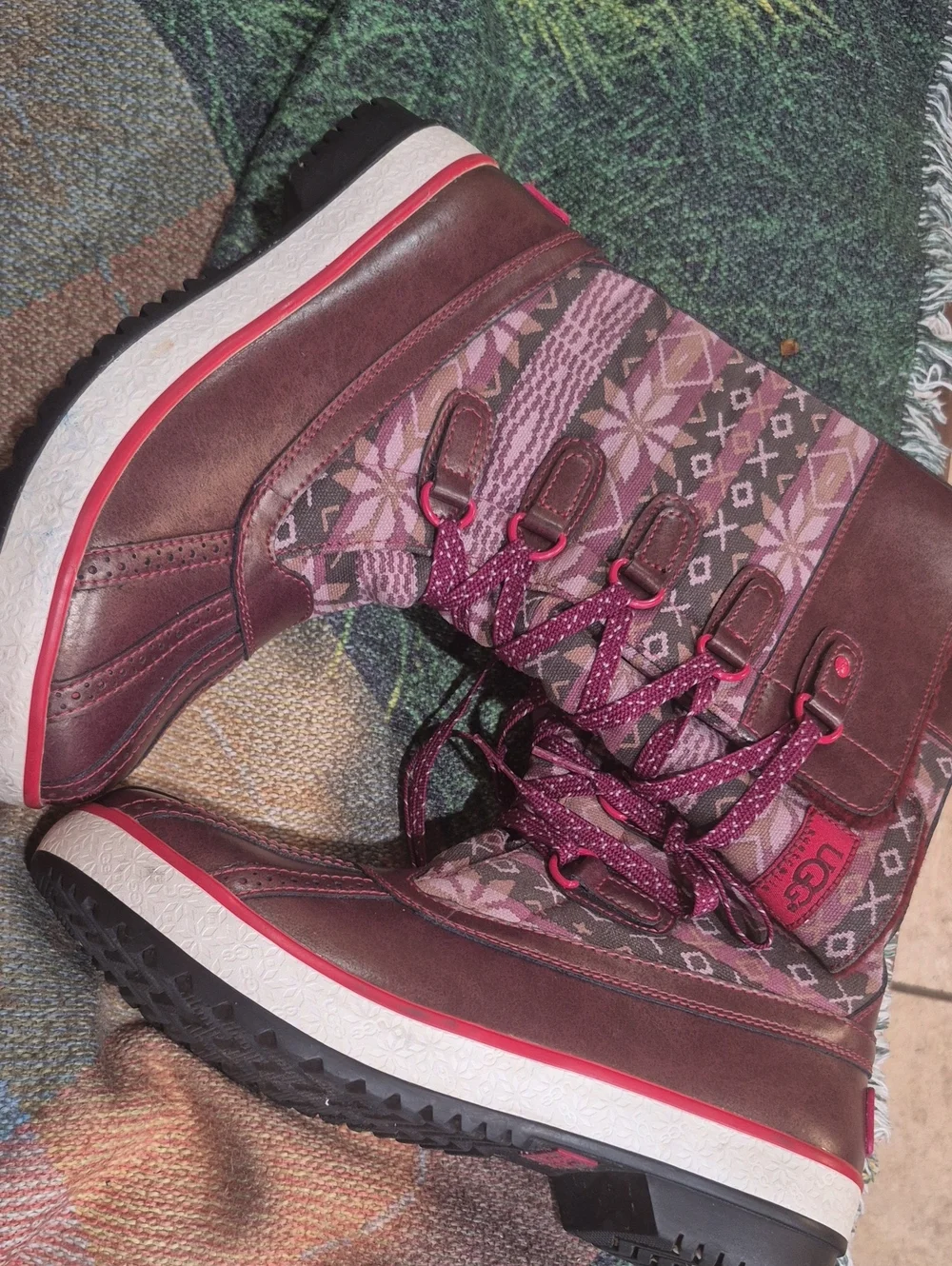UGG Women's Burgundy Patterned Lace-Up Winter Boots F 27012G